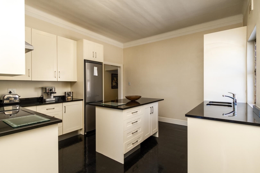 To Let 3 Bedroom Property for Rent in Sea Point Western Cape